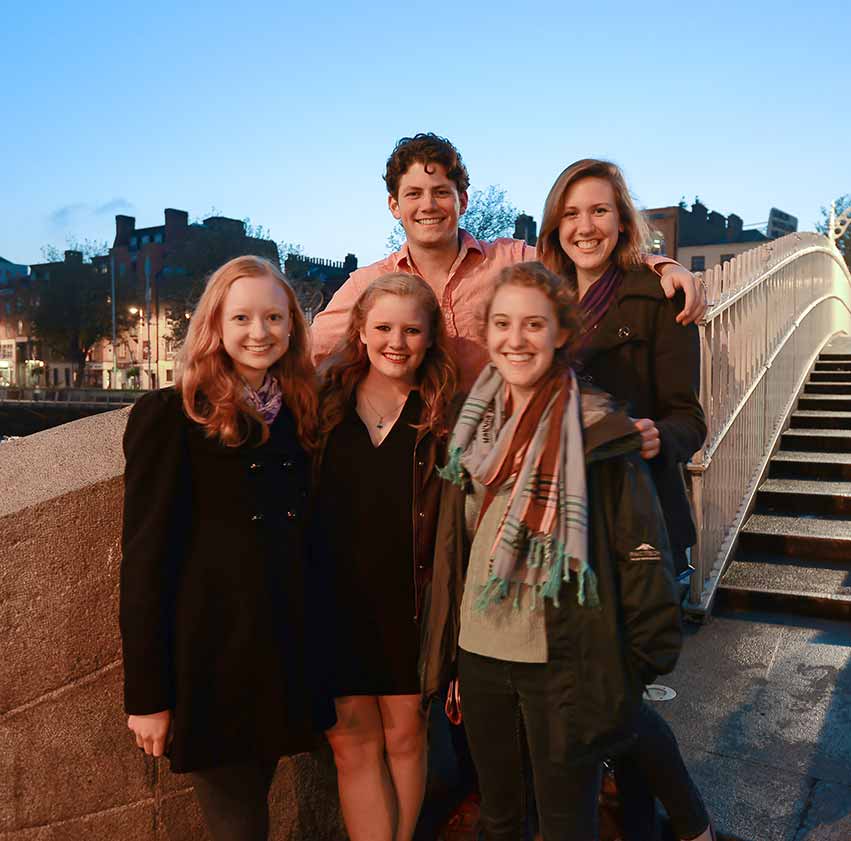 Undergraduate students pose for a picture in Ireland