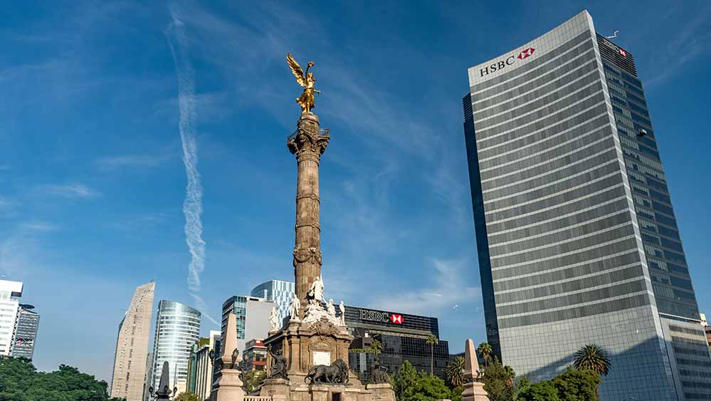 Paseo de la Reforma with the Angel of Independence in the foreground.