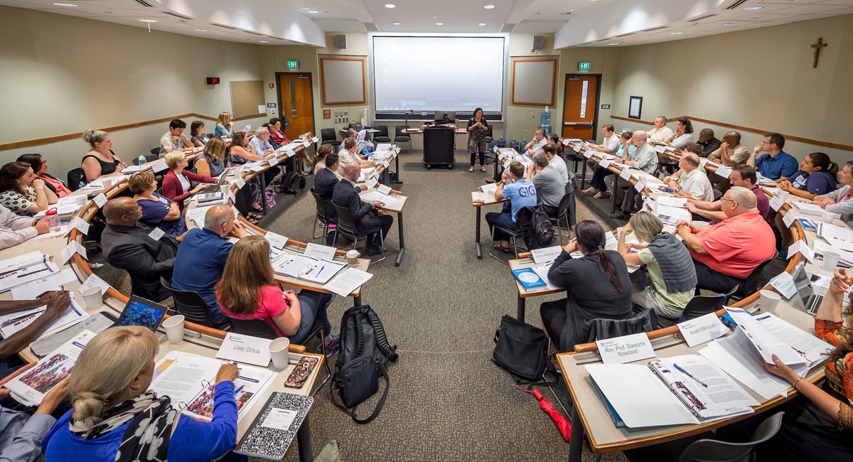 Former Catholic Relief Services president and former Mendoza College of Business dean Carolyn Woo speaks at a Catholic Leadership Program class.