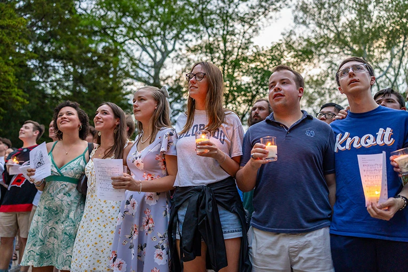 Vice President for Student Affairs Rev. Gerry Ollinger, C.S.C., in front of a crowd of students, says a blessing during the Seniors’ Last Visit to the Grotto during Senior Week 2025.