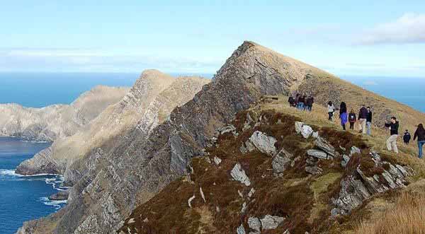 Students sightseeing in Ireland.