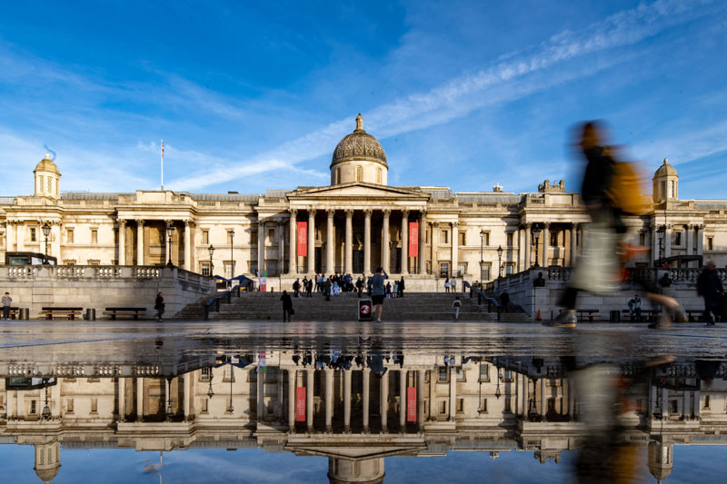 A frontal view of the National Gallery of Art in London.