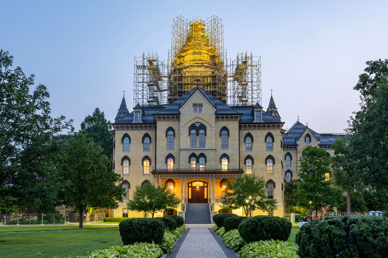 A picture of the Golden Dome in July 2023 with a scaffolding surrounding a shiny Golden Dome.