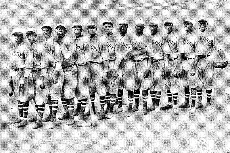 Black and white photo of the Giants baseball team with halftone texture