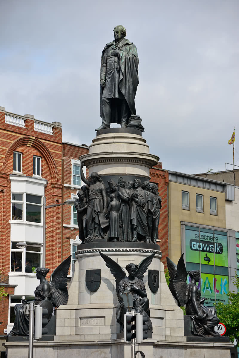 Statue of Daniel O'Connell standing in Dublin