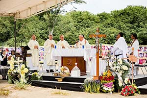 Rev. John I. Jenkins, C.S.C., concelebrates Mass at the gravesite in Veracruz.