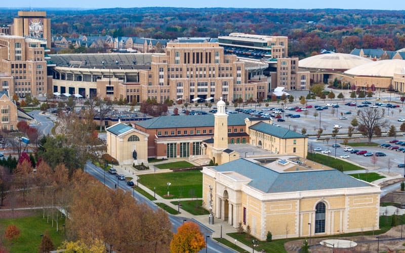 An aerial view of the Raclin Murphy Musueum of Art at the northwest corner of the Charles B. Hayes Family Sculpture Park. The DeBartolo Performing Art Center stands to the northwest, Walsh Family Hall of Architecture to the north, and O’Neill Hall of Music to the northeast.