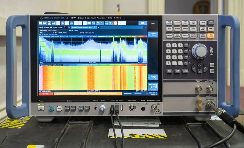 The screen of a spectrum analyzer showing colors and gradients of measured spectrums.