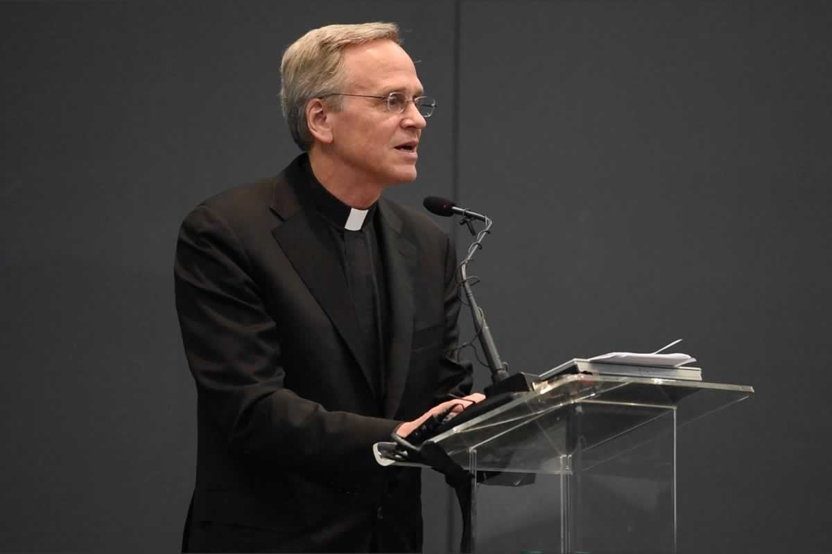 In a speech Friday (March 11) at the American Chamber of Commerce in São Paulo, Brazil, University of Notre Dame President Rev. John I. Jenkins, C.S.C., discussed the importance of Catholic education in an era of corruption and injustice, the University’s vision for growth in the country and joint research related to the Zika virus.