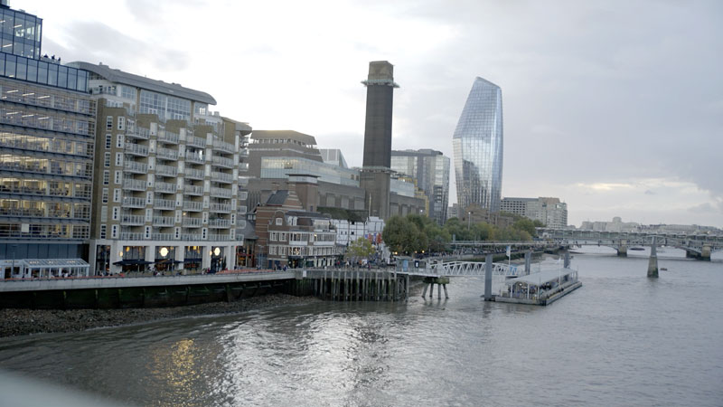 The Tate Modern and The Globe Theatre as seen from the River Thames